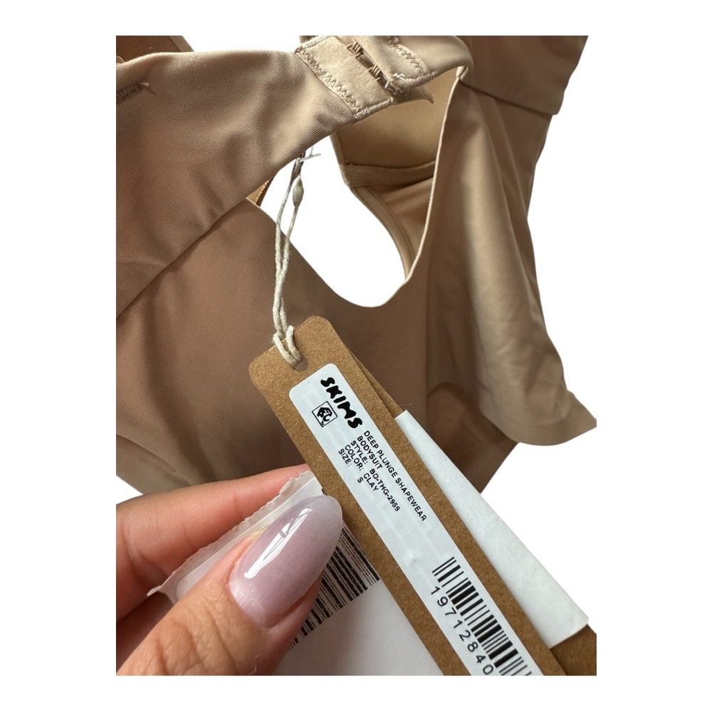 SKIMS Deep Plunge Shapewear Thong Bodysuit - NWT -Small - Clay - Picture 6 of 6